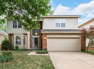 3163 Silverbrook Dr, Rochester, MI 48306