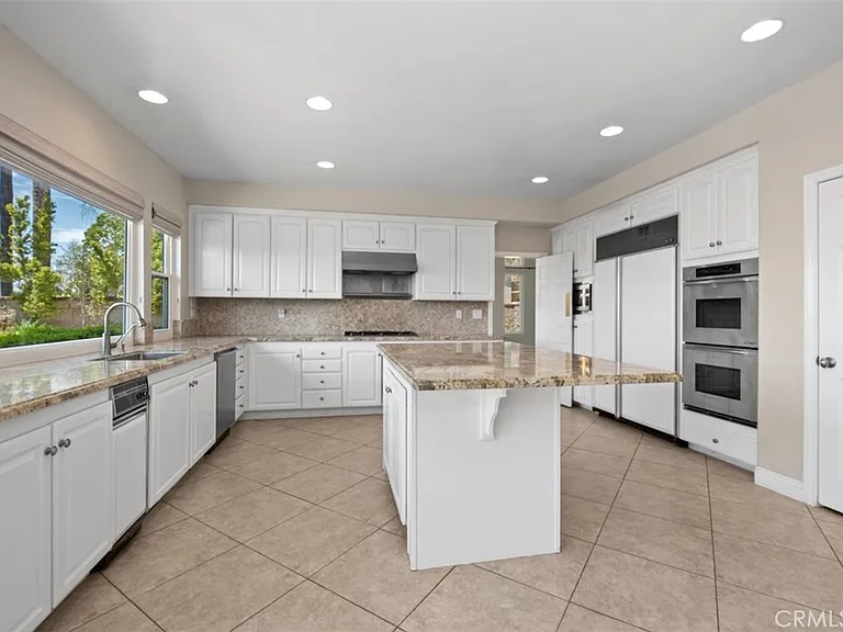 22481 Ivy Rdg — Photo 10