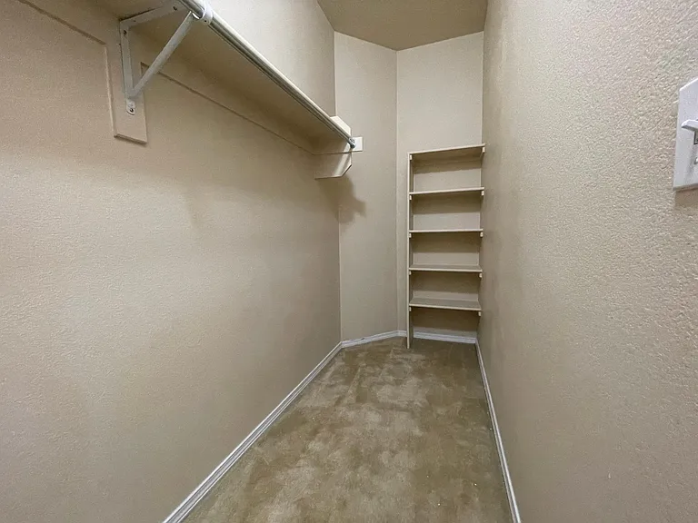 4717 Rowland Hts — Photo 15