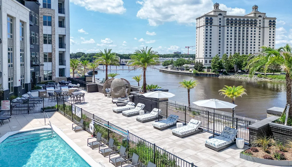 Building Photo - EmmaJames