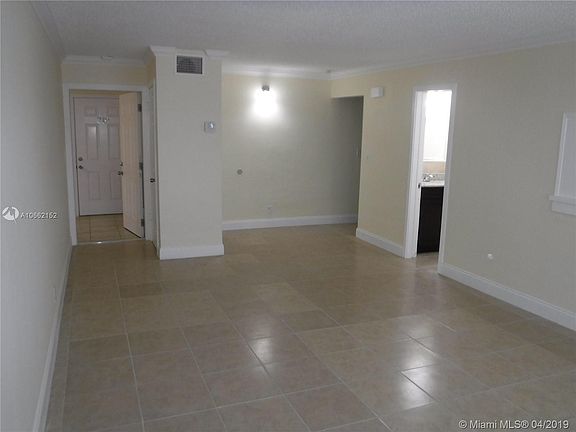 3rd image of 2625 N Andrews Ave APT 212