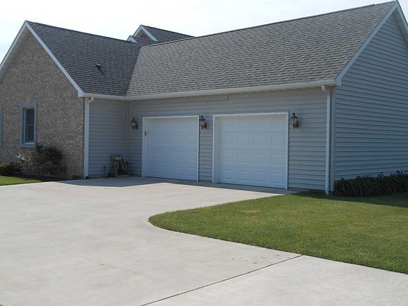 extra large 2 1/2 car garage