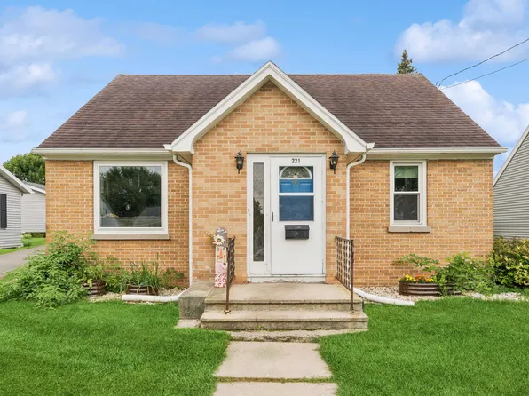 221 E Brooklyn St, Chilton, WI 53014