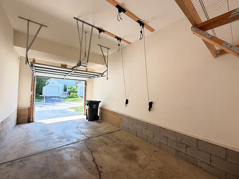 7408 Cayman Ln — Photo 31