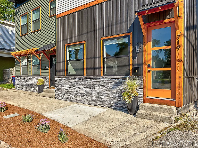 715 Butterworth St SW #3 — Photo 2