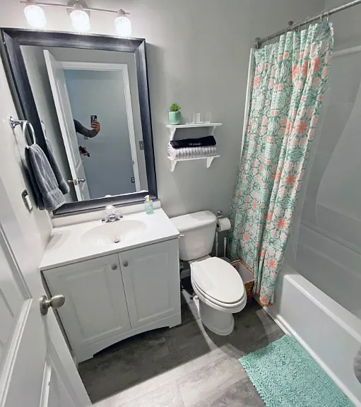 115 E Yonge St — Photo 16