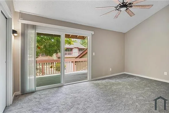 1090 Village Rd — Photo 23