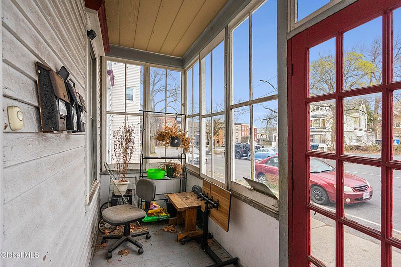 3rd image of 40 Cortland Place