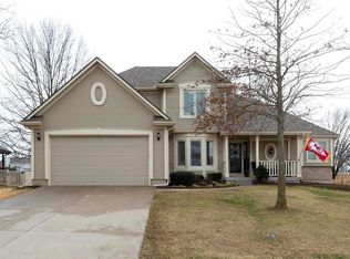 913 SW Georgetown Dr, Lees Summit, MO 64082