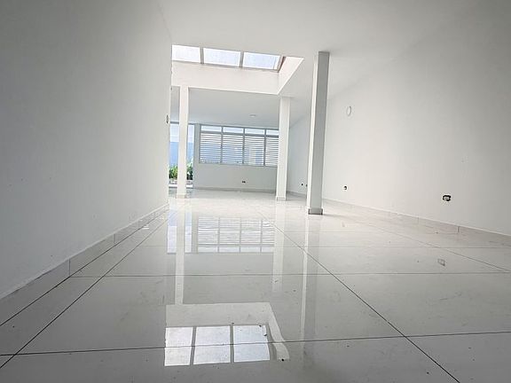 2nd image of Urb Terranova Calle Pascua #J-7