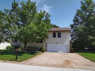 159 Universal Dr, Saint Peters, MO