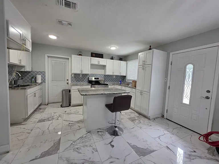 310 S Ulysses Dr — Photo 3