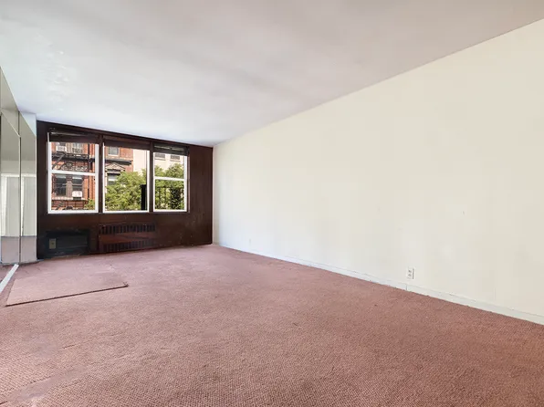 180 Thompson Street image 1 of 4