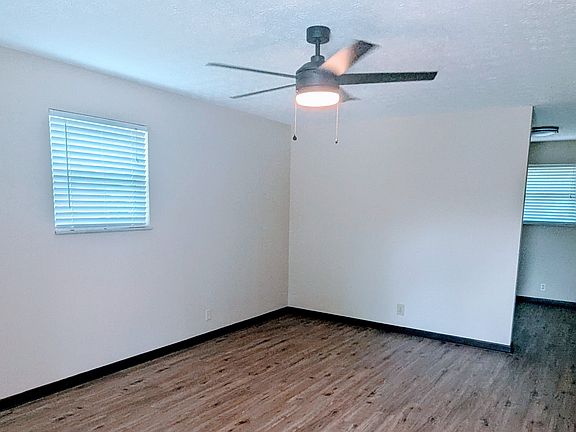 3rd image of 325 Arrowhead Dr