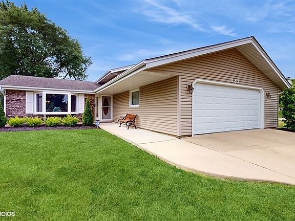 4th image of 823 Westfield Ln