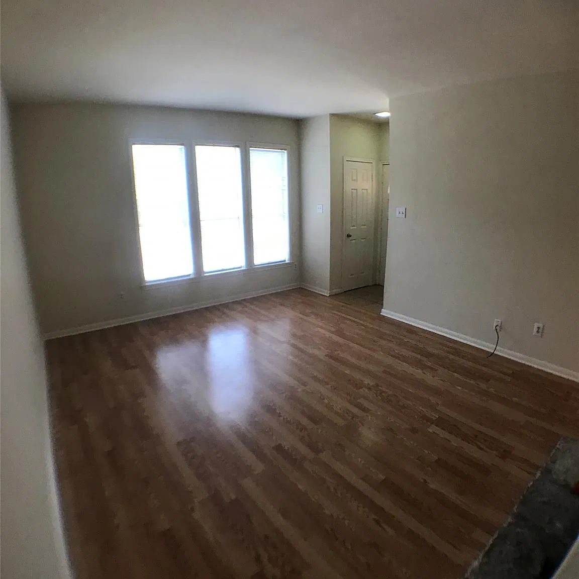 4 bed, 2.0 bath, 1077 sqft, $2,200 — Photo 4
