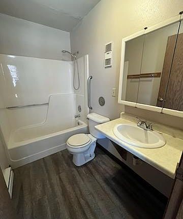 4th image of 20 Forest Ave #11304348