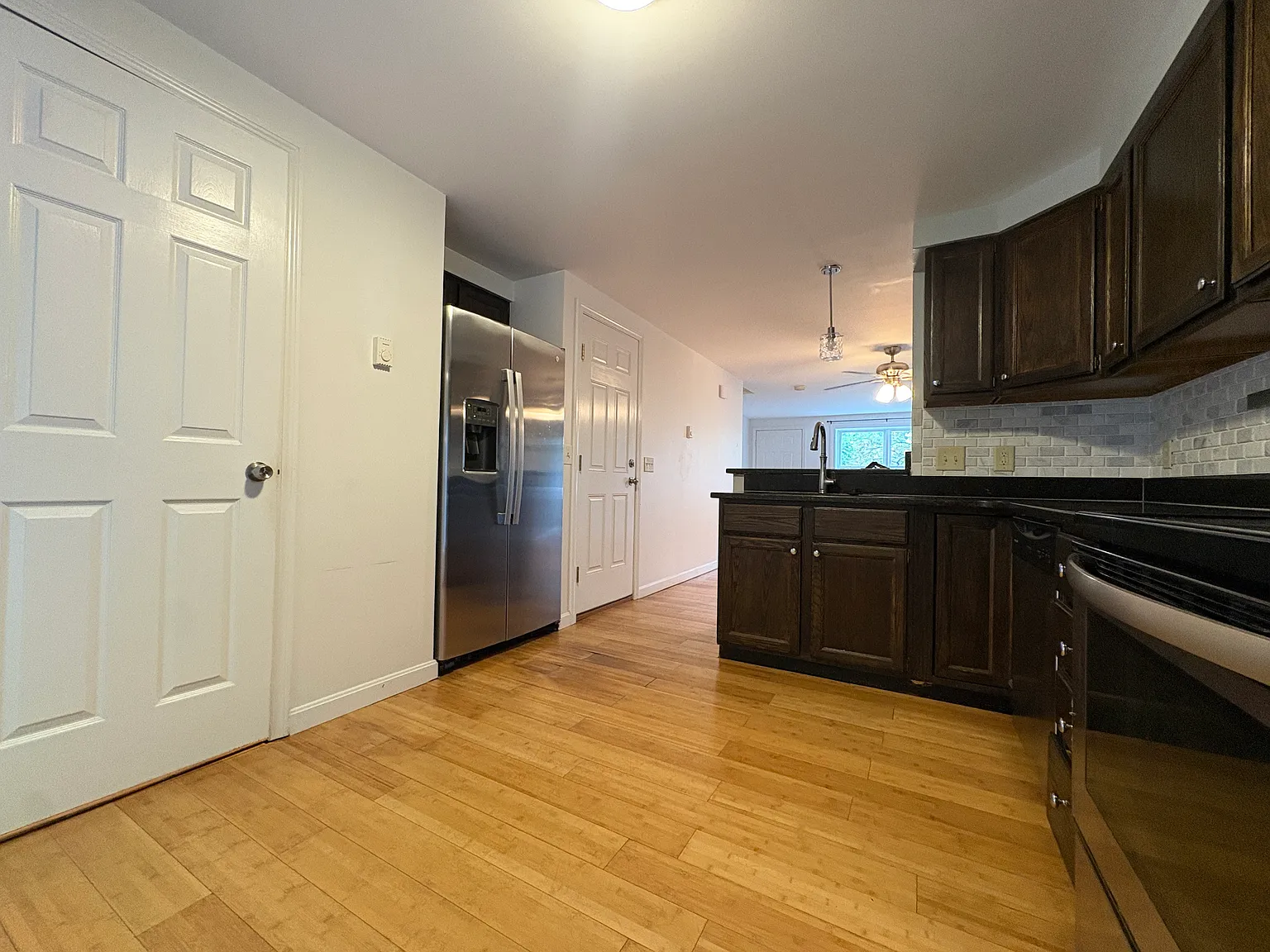 2 bed, 1.5 bath, 1050 sqft, $2,300 — Photo 2