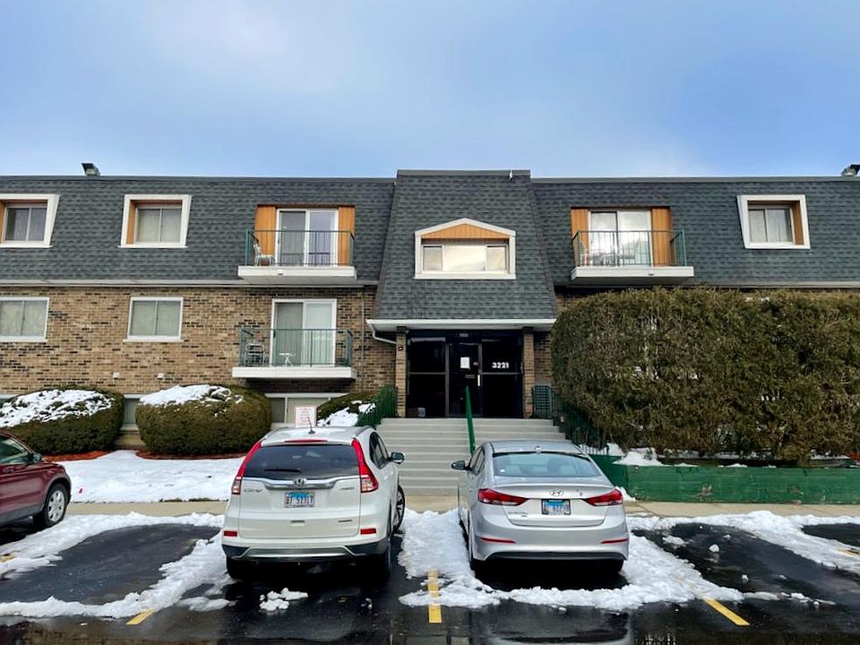 1st image of 3221 W Parkway Dr APT 21C