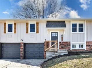 205 Manor Ln, Buckner, MO 64016