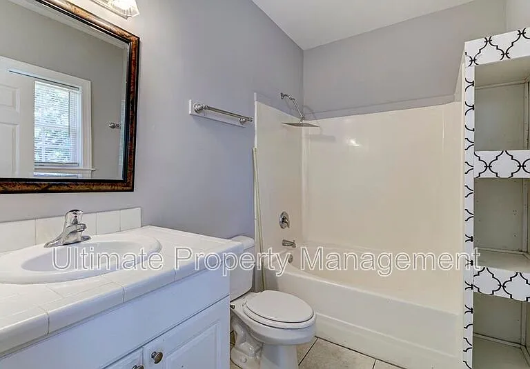 220-1 Rose Ave — Photo 8