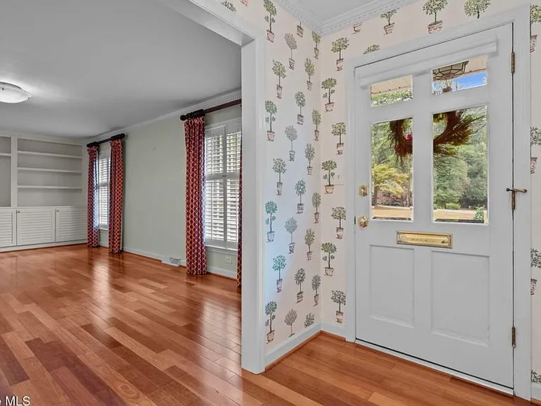 503 Scotland Ave — Photo 9