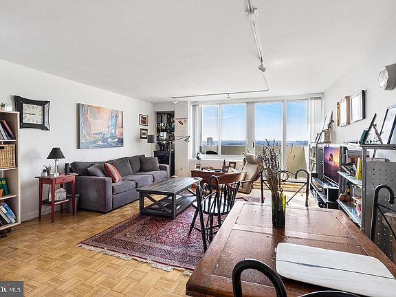 4th image of 604-36 S Washington Sq APT 2011