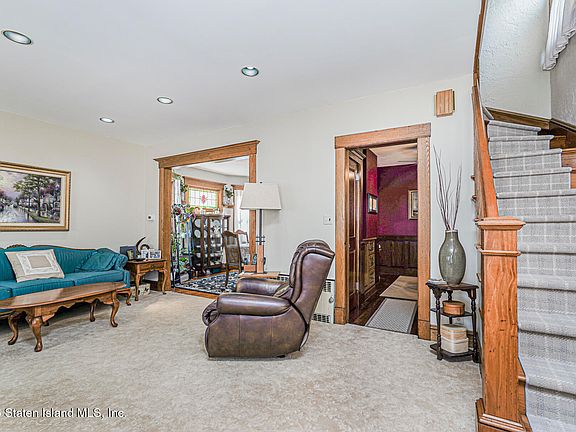 4th image of 90 Cloverdale Ave