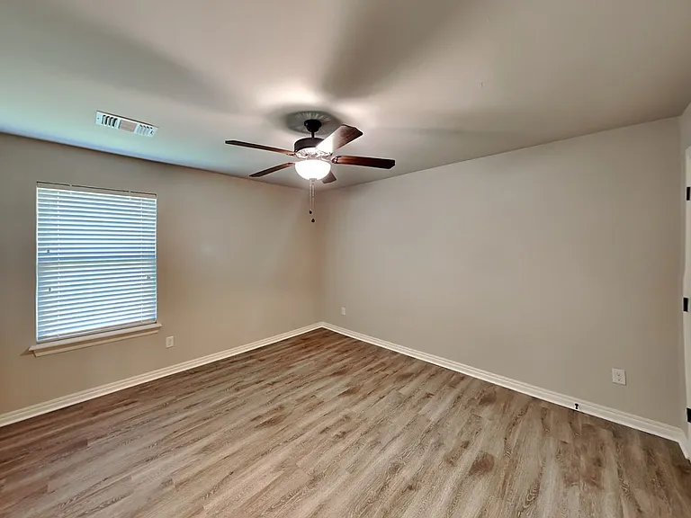5720 Saint James Pl — Photo 17