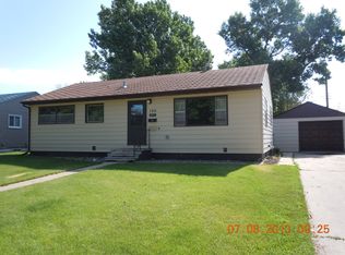 100 22nd St NW, Minot, ND 58703