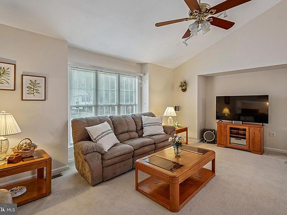 4th image of 10129 Sharon Springs Dr