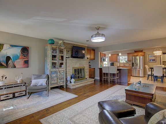 Living area with NG fireplace