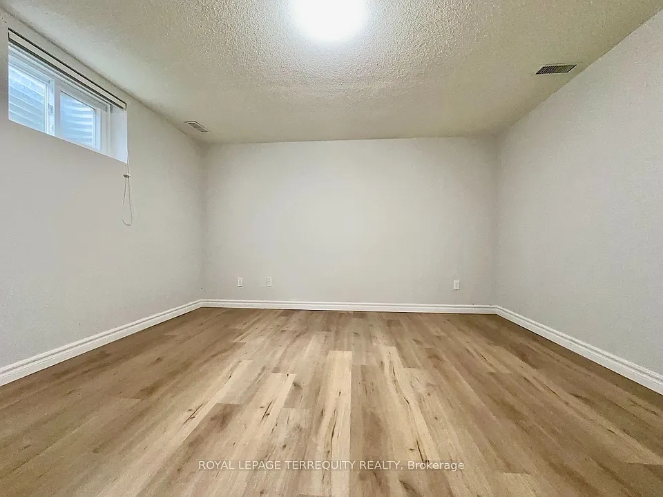 13 Milford Cres #LOWER LEVEL