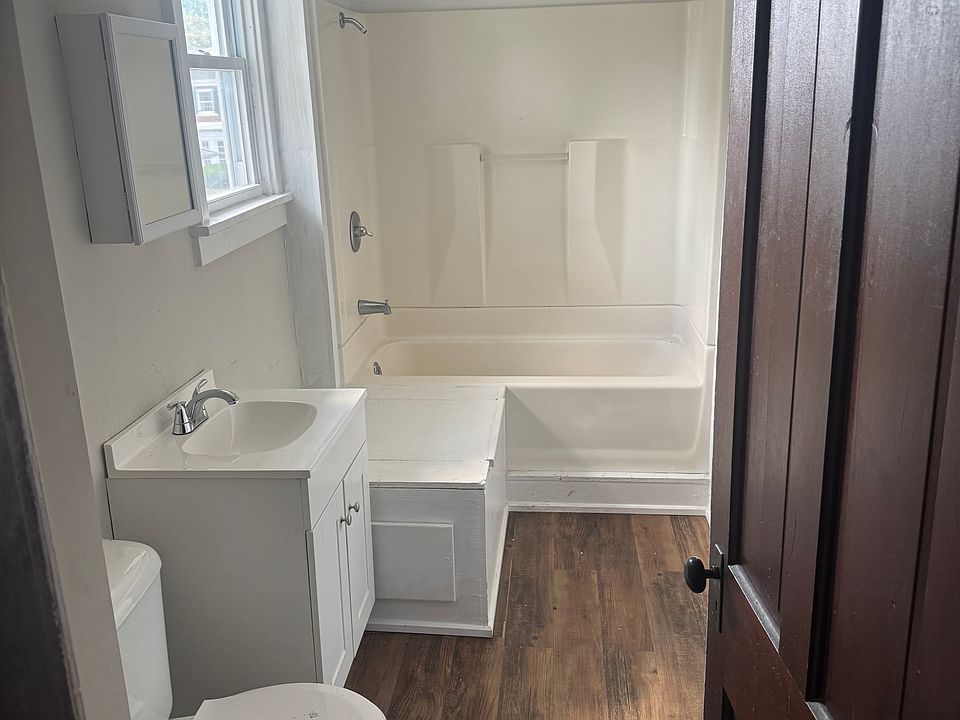 1st image of 301 1/2 W Market St #301-1/2