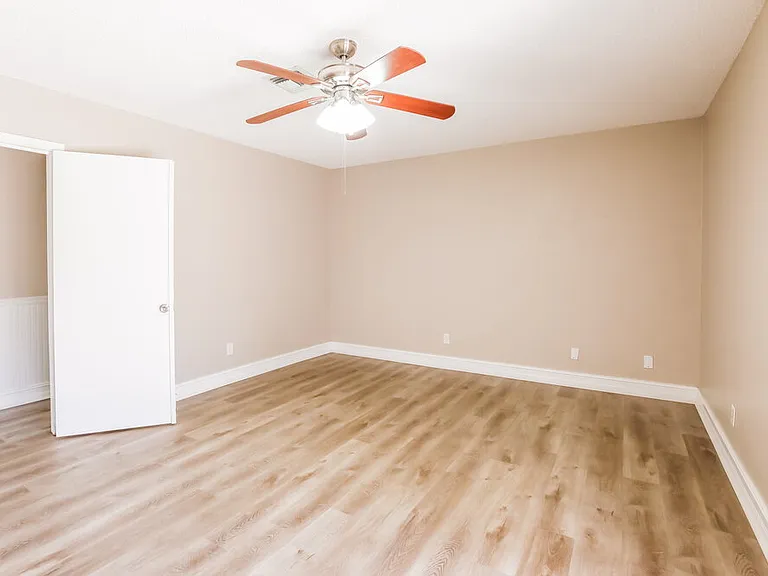 640 SW 95th Ter — Photo 10