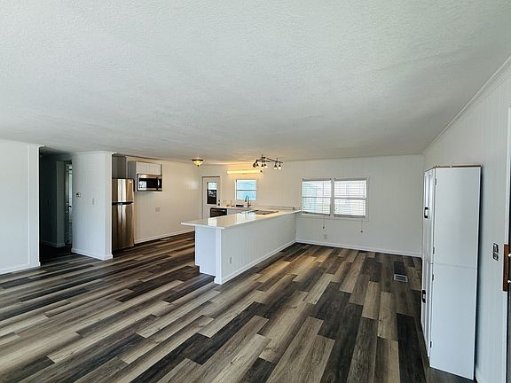 3rd image of 73 Harbor Dr S