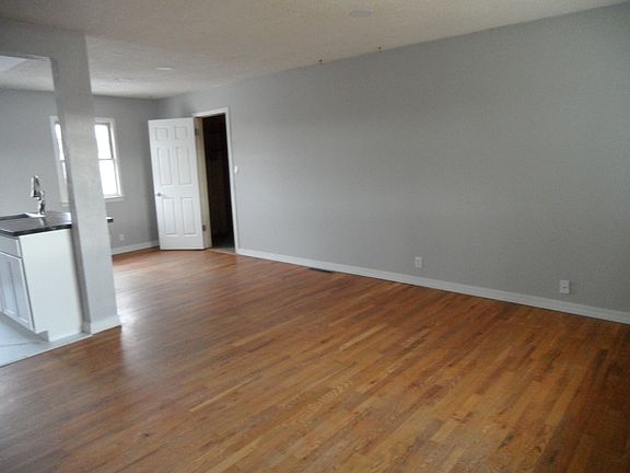 3rd image of 803 E Lyons St