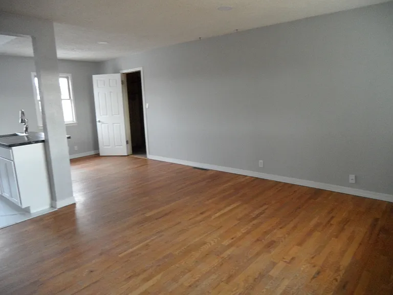 803 E Lyon St — Photo 3