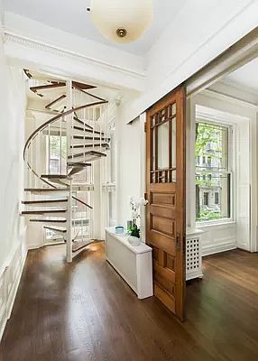 4th image of 270 W 91st St