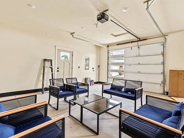 Building's Lounge