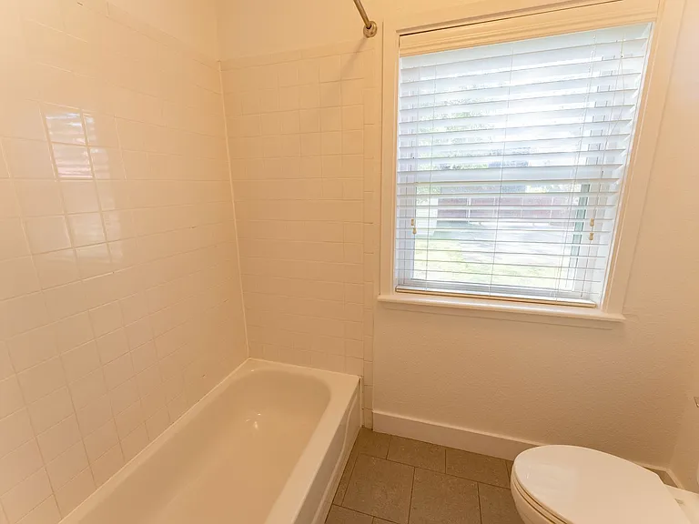1209 E 3rd St — Photo 16