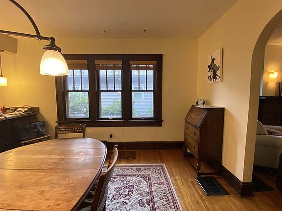 5th image of 220 Barton Ave