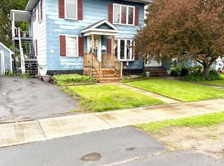 24 Delaware St, Rouses Point, NY 12979