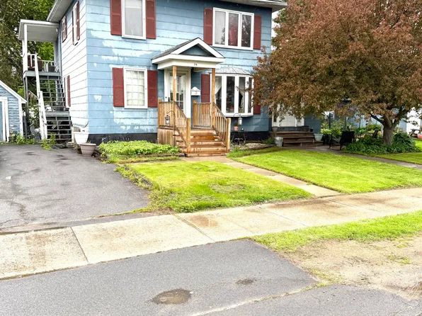 24 Delaware St, Rouses Point, NY 12979