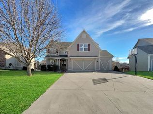 2407 SW Current Ln, Lees Summit, MO 64082