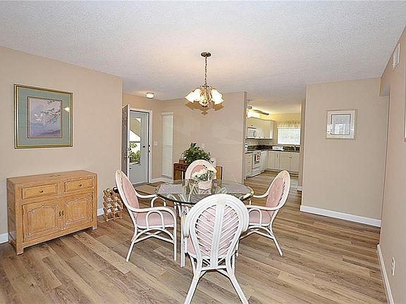 5th image of 625 W Lake Jasmine Cir APT G-107