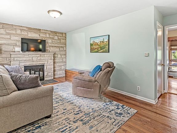 4th image of 55415 Barksdale St