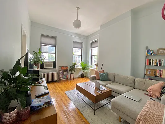 Rented by Ting's Brokerage | media 11