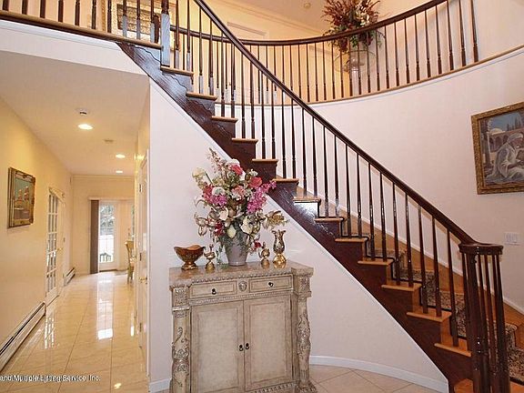 4th image of 35 Arbor Ct