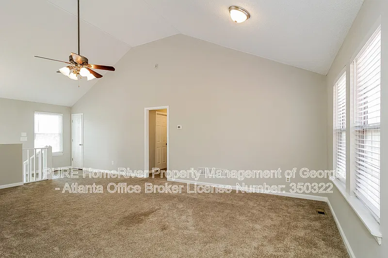 5 bed, 3.0 bath, 1960 sqft, $2,275 — Photo 3